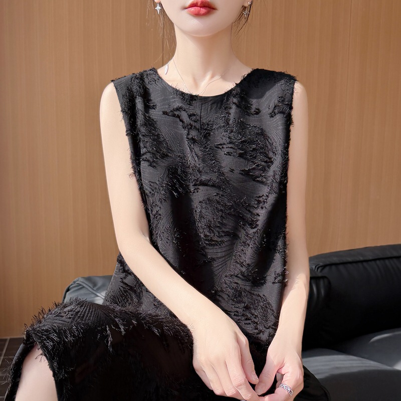 French-Style Elegant Knitwear Sleeveless Round-Neck Vest Dress Summer New Floral Embossed Mid-Length Round-Neck Dress French-Style Elegant Knitwear Sleeveless Round-Neck Vest Dress Summer New Floral Embossed Mid-Length Round-Neck Dress