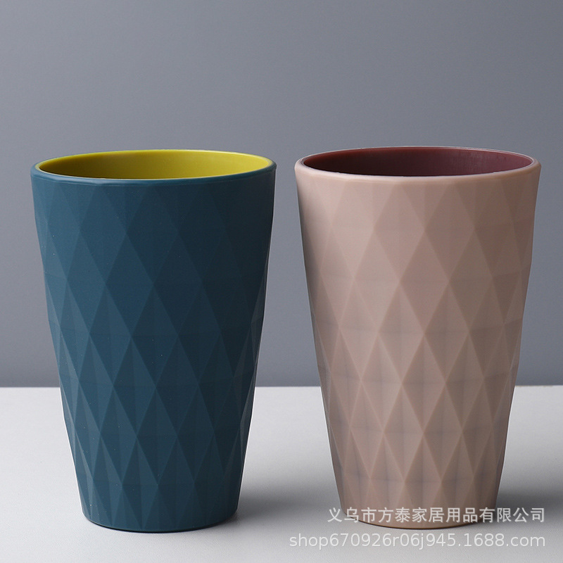 Hogar simple estilo nórdico taza de agua de plástico creativo portátil cepillo de dientes taza estudiante diente taza de dos colores pareja enjuague bucal taza