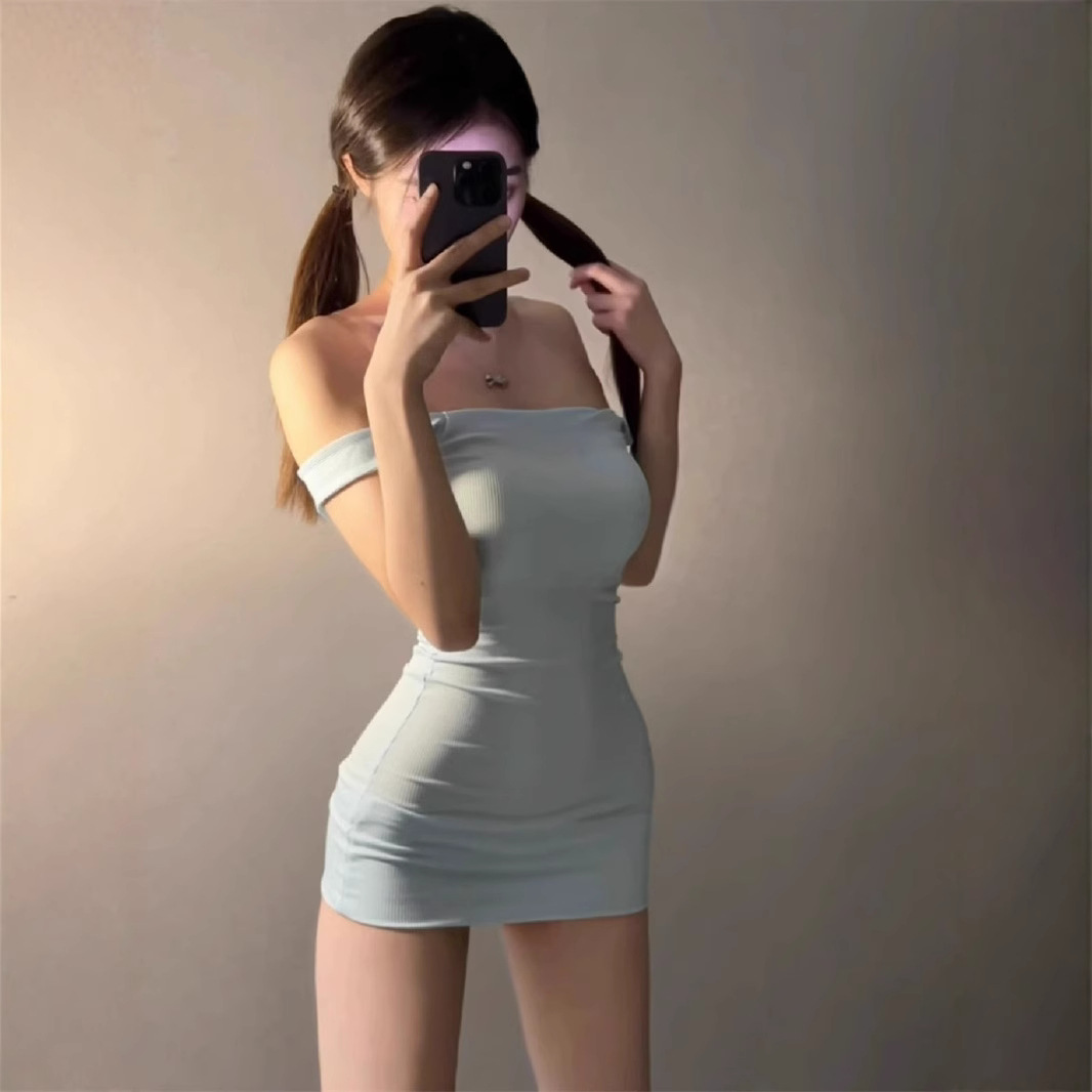Korean style sexy off-shoulder slim-fit stretch bodycon dress, blue skirt with a cinched waist and strapless design, short skirt.