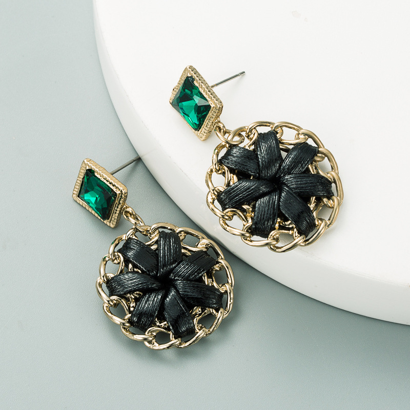 Boucles D&#39;oreilles Créatives En Alliage Creux De Corde Noire En Diamant display picture 4