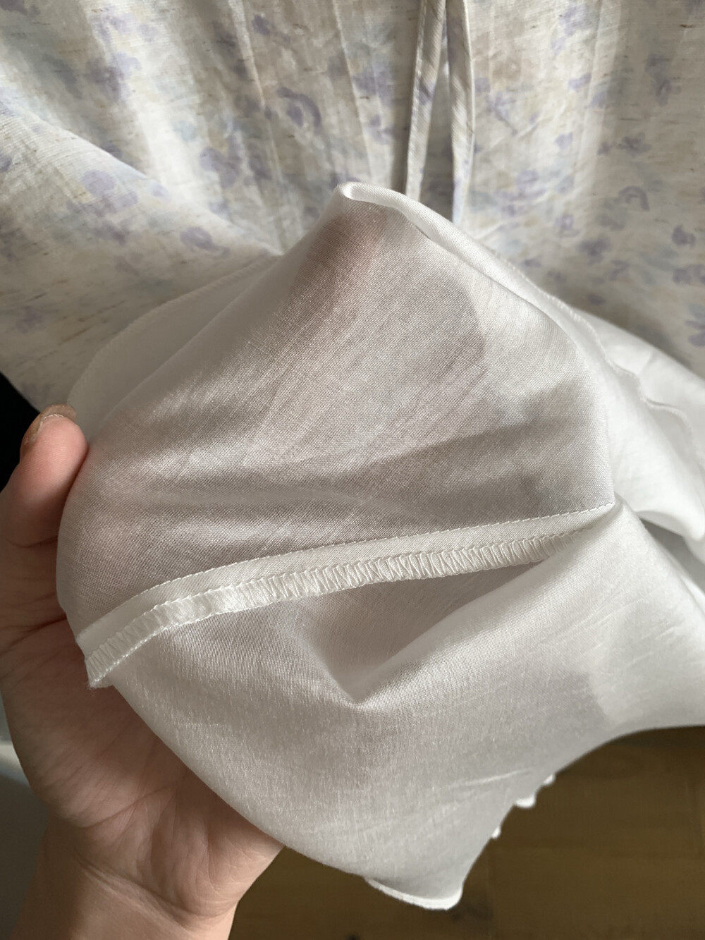 Chân váy midi họa tiết hoa nhí dây rút cạp thun chất liệu tơ tằm nhân tạo mềm mại — màu tím, xanh lá cây chi tiết 4