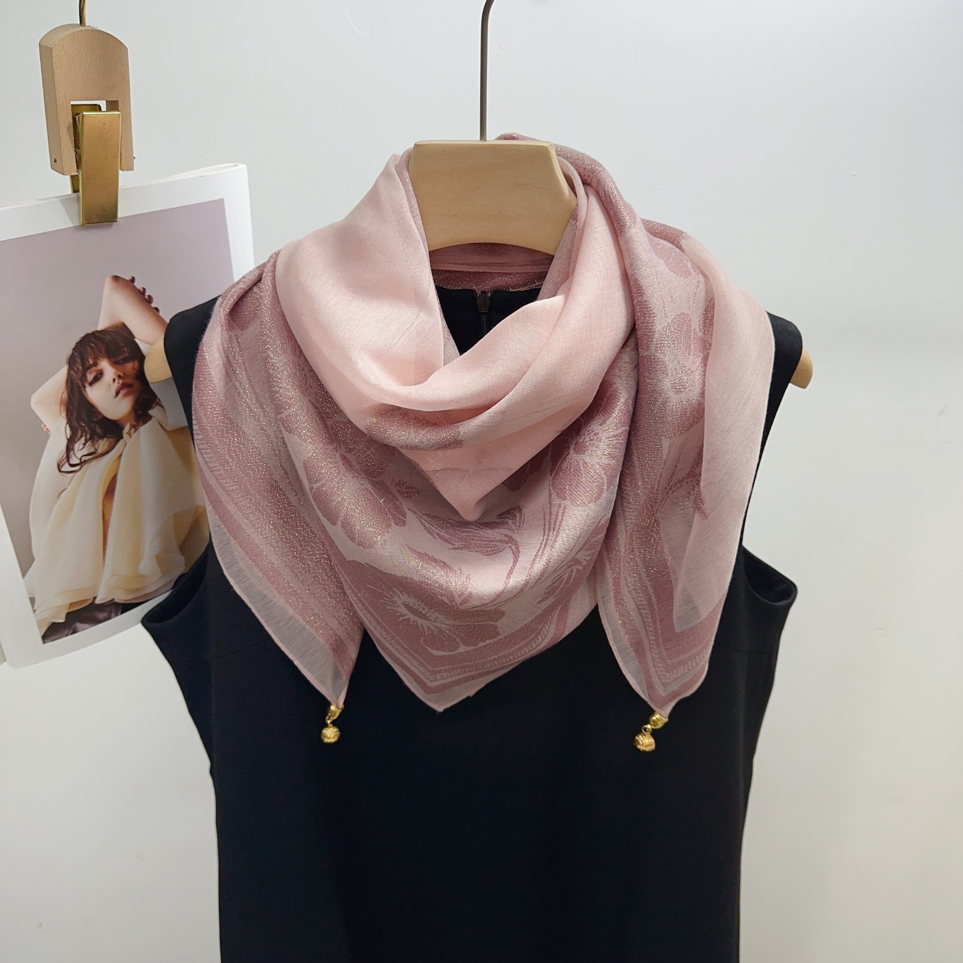 New Autumn Winter Elegant Versatile Magnetic Buckle Square Sophisticated And High-end 90cm Cut-out Scarf, Vintage Shawl_voghion.com