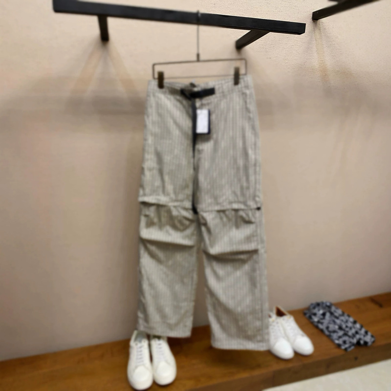 26 Years of Spring and Autumn New Styles of Men's Full-Body Jacquard Letter Logo Detachable Casual Pants 26 Years of Spring and Autumn New Styles of Men's Full-Body Jacquard Letter Logo Detachable Casual Pants