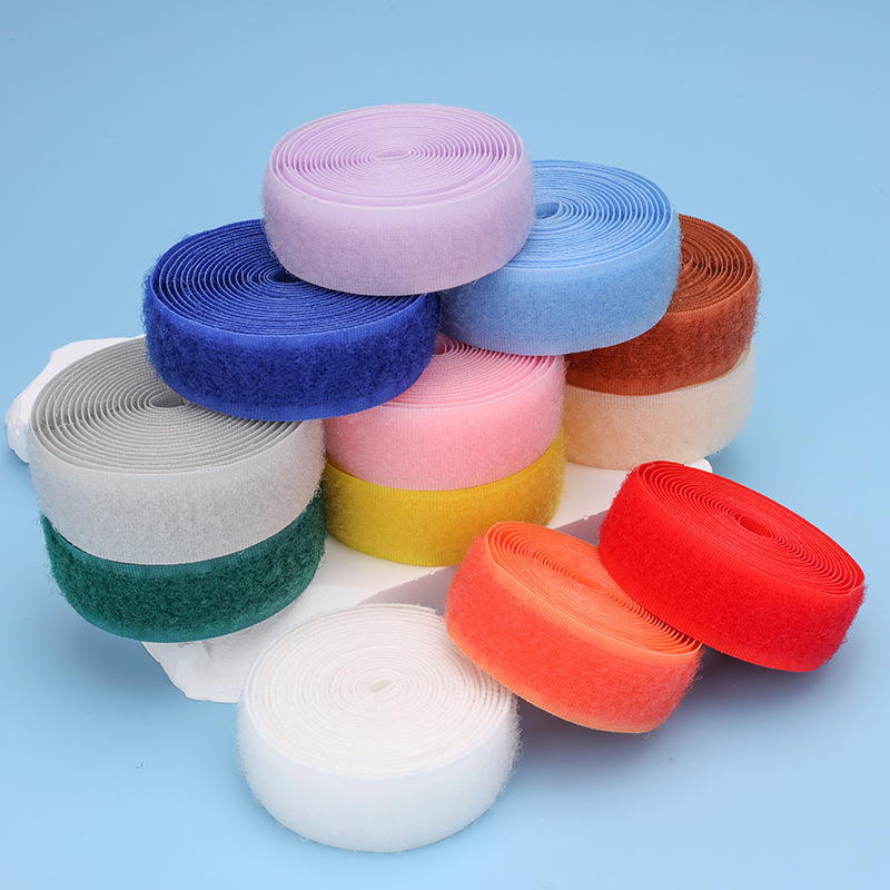 Velcro de color al por mayor 2cm de ancho gancho texturizado sin adhesivo de espalda pegatina madre ropa de bebé zapatos y sombreros pegados hebilla
