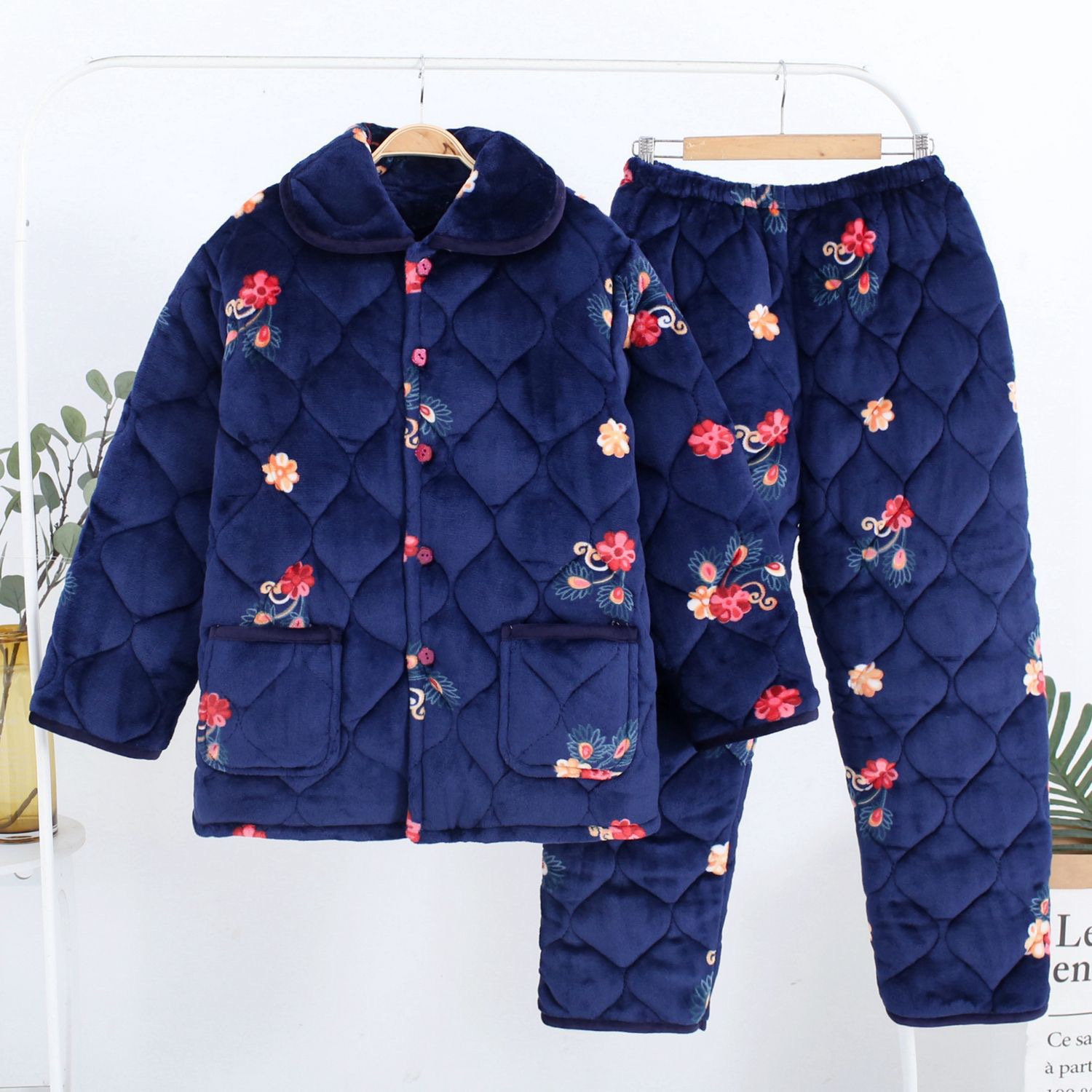 パジャマ女性冬のサンゴのベルベットの三層の厚いベルベット保温綿フランネル春秋冬の家庭服