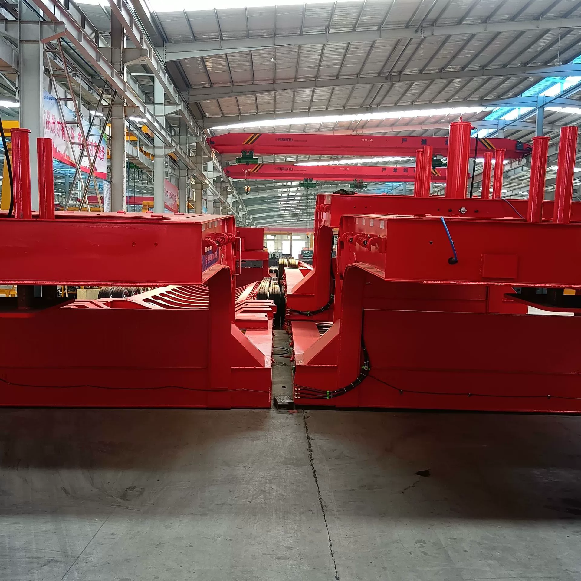 Прямые поставки с завода: транспортное средство для перевозки воздуховодов, транспортное средство для электриков, полуприцеп для перевозки крупногабаритного оборудования.