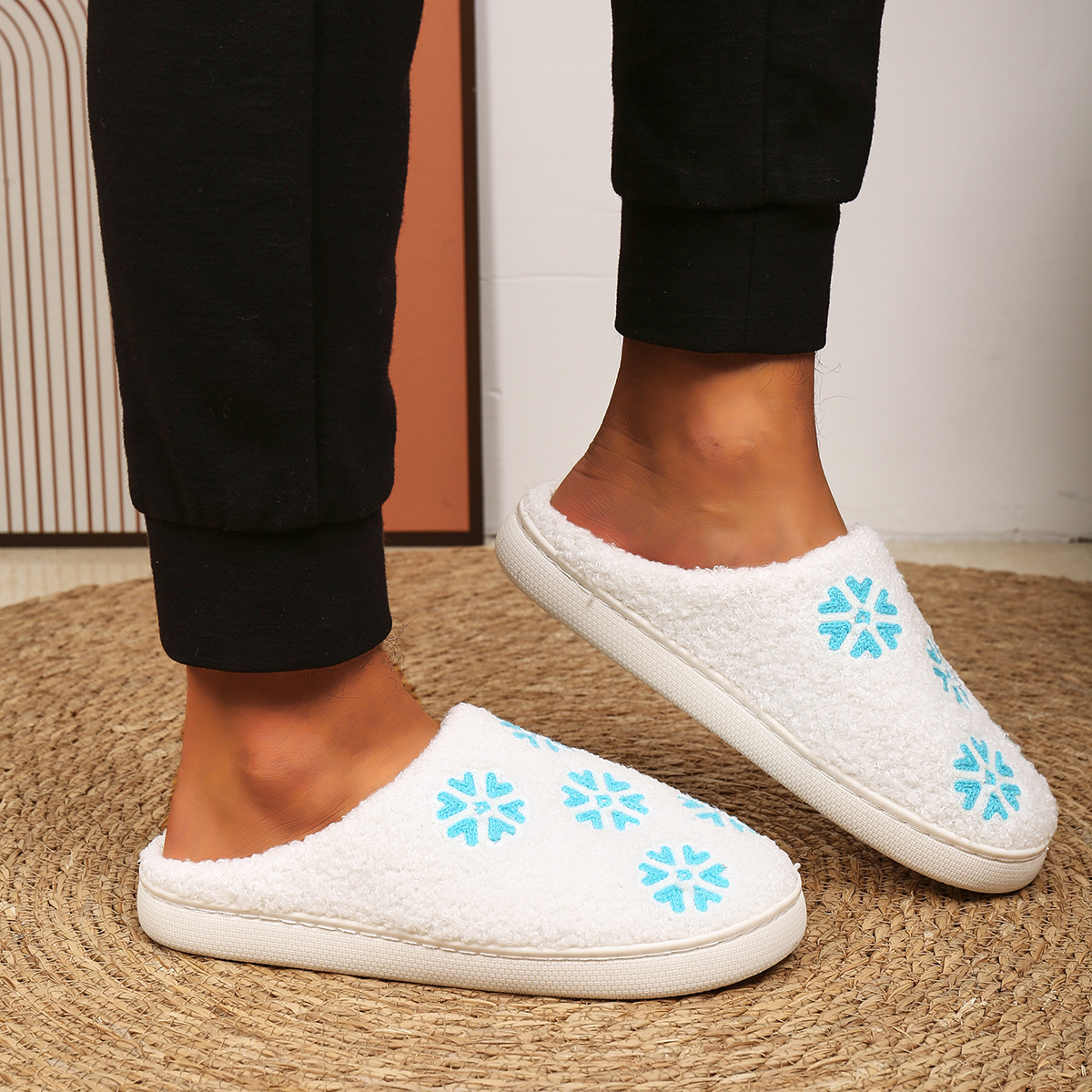 Cross border Christmas element cotton slippers for women autumn and winter simple home indoor soft bottom silent warm plus velvet floor slippers_voghion.com