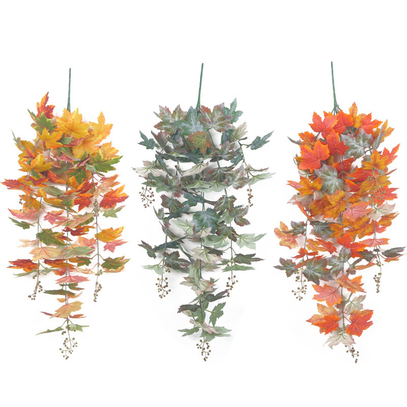 Simulación transfronteriza bayas hojas de arce colgadas en la pared amor puerto otoño Día de Acción de Gracias vid decoración ventana colgando atmósfera de vacaciones
