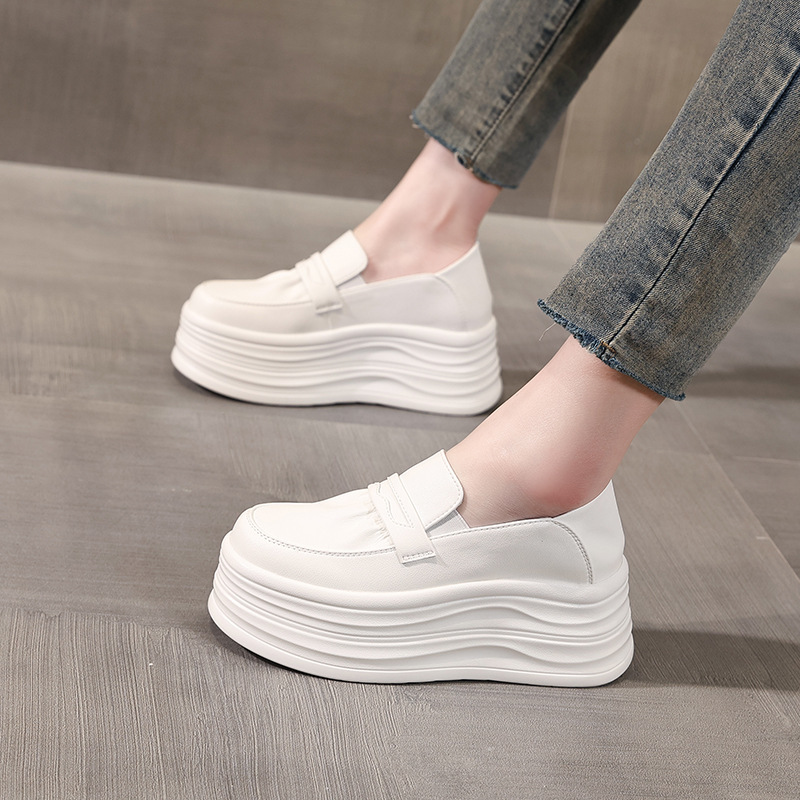 Giày sneaker nữ đế dày tăng chiều cao, phong cách thể thao trắng basic — màu trắng