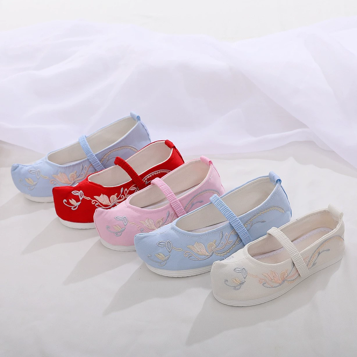 H детские элегантные вышитые кожаные туфли Cloth Shoes Национальный стиль Теленовая подошва усиленная квадратная танцевальная женская одиночная обувь