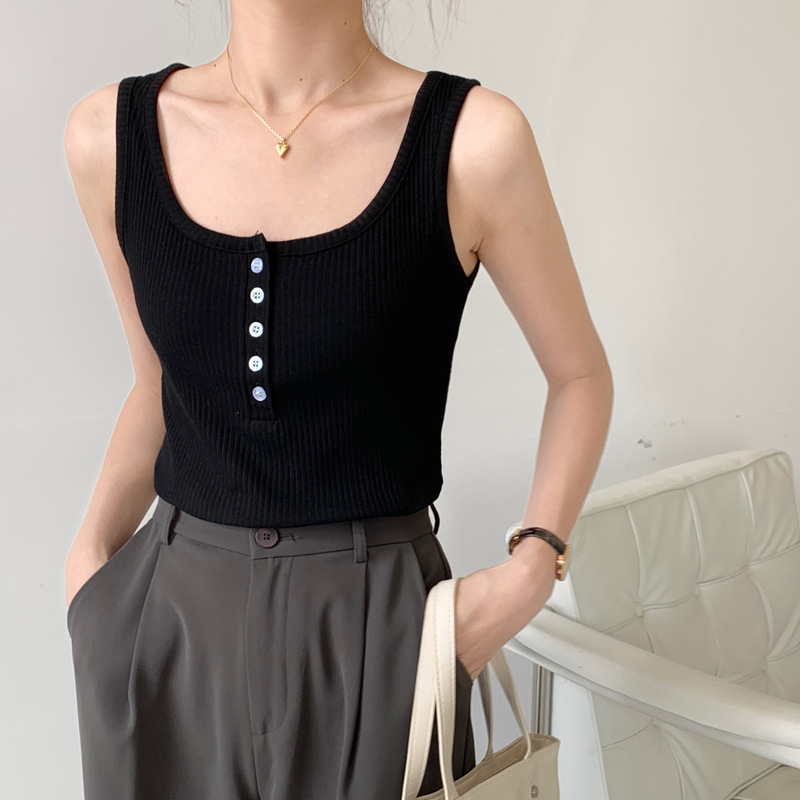Camiseta sin mangas sexy con cuello en U de algodón de alta calidad para mujer, nuevo estilo de verano 2026, camiseta interior sin mangas con botones, camisola ajustada.