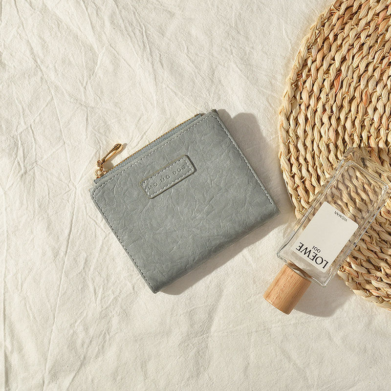 Nuevo retro pequeña cartera ~ ins cartera femenina corto estudiante europeo y americano fresco plegable simple hebilla artística