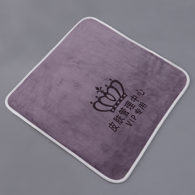 연기가 자욱한 비 애쉬