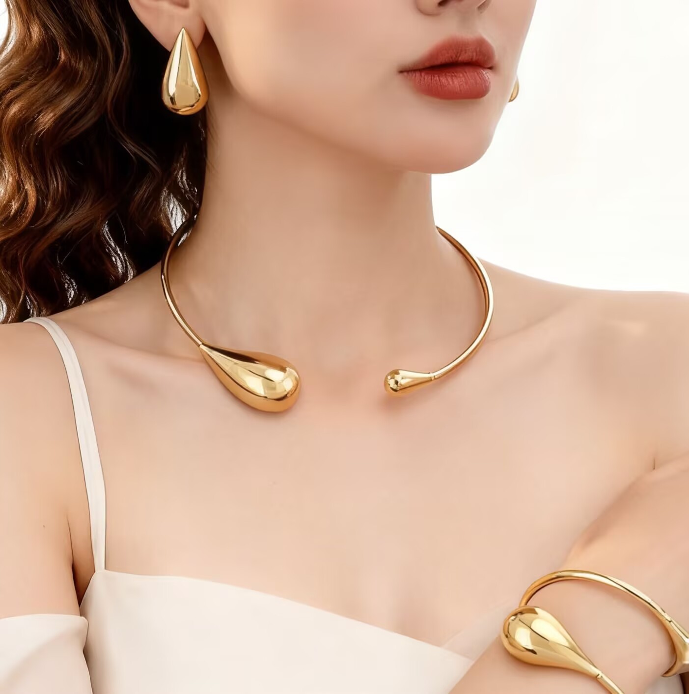 European and American Fashion Personality Large and Small Water Drop Necklace with Textured Open Design, Exaggerated Metal Style, Versatile Choker Necklace for Women