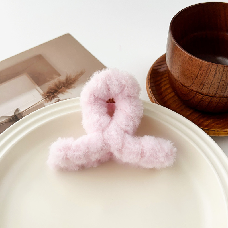 超特大サイズの秋冬のぬいぐるみは髪を挟みます。|undefined