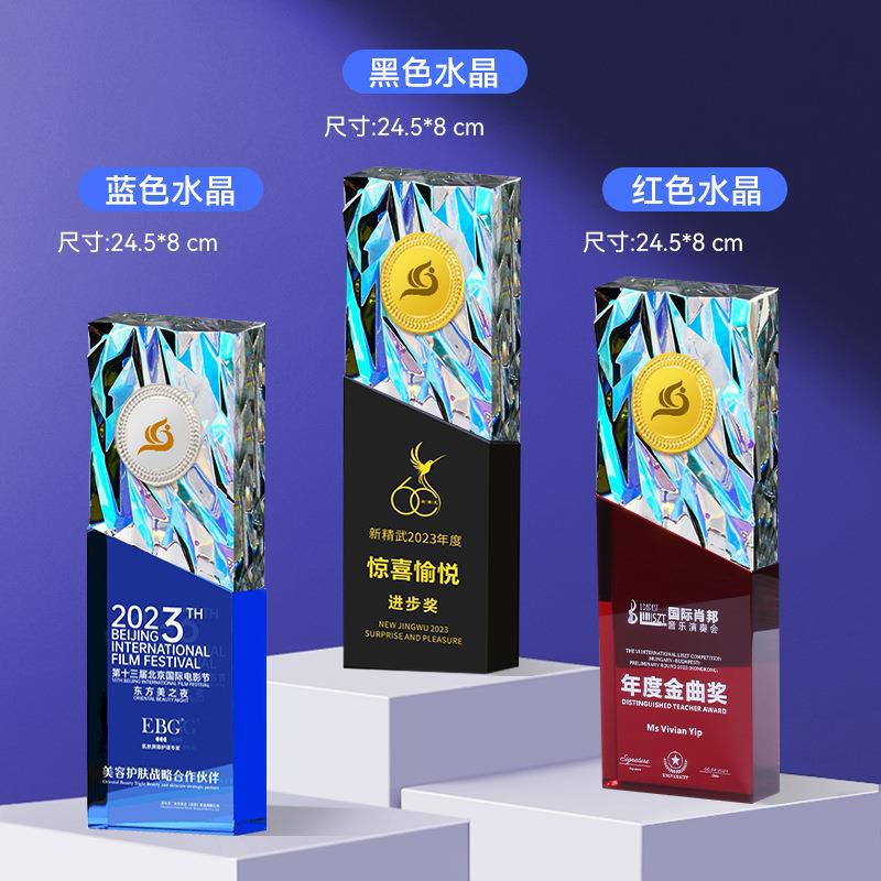 Trofeos de cristal coloridos personalizados metales de alta calidad creativos de resina de pentacos excelentes empleados medalla de grabación ordenada chapado en oro