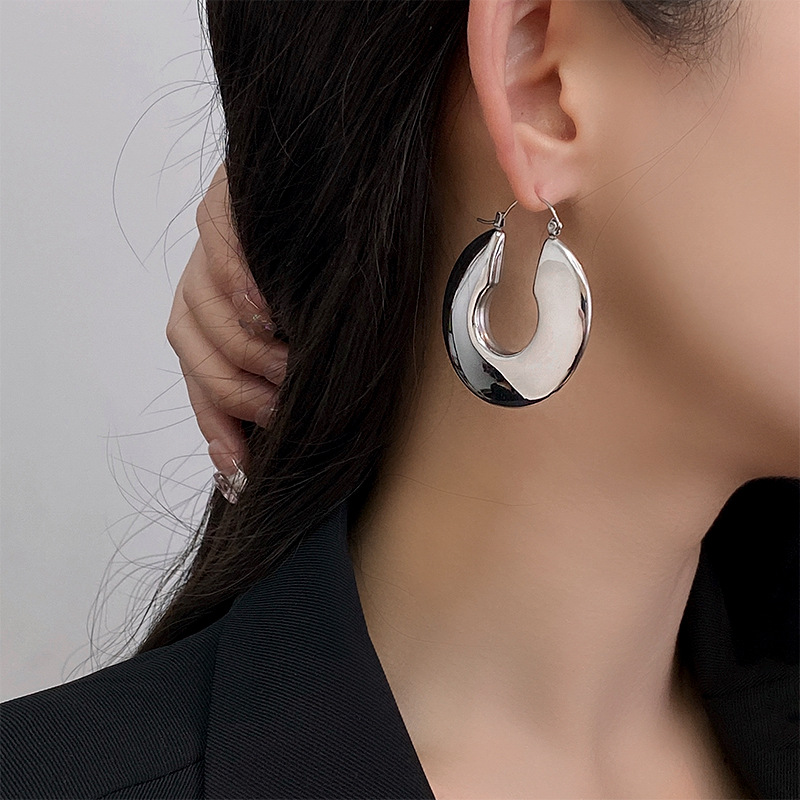 Daily Occasion 1 Pair Casual Solid Color U Shape Round Plating Titanium Steel Earrings