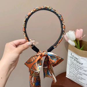 Knitted retro scarf, high-quality vintage style — patterned headband & triangular kerchief
