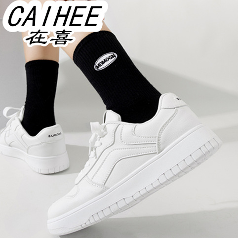 Zapatos blancos de altura de suela gruesa para mujeres 2024 verano nuevo estilo coreano de zapatos planos de estilo universal de moda zapatos casuales para mujeres