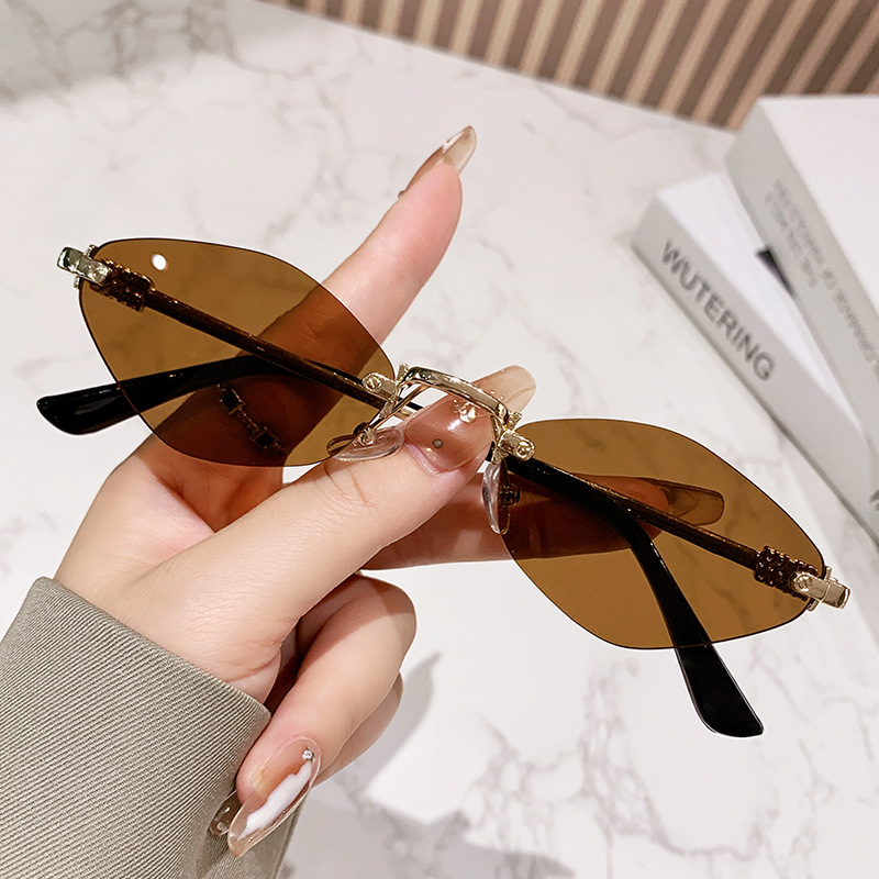 新款无框M金属跨境时尚菱形太阳镜高级感眼镜复古多边形小框墨镜