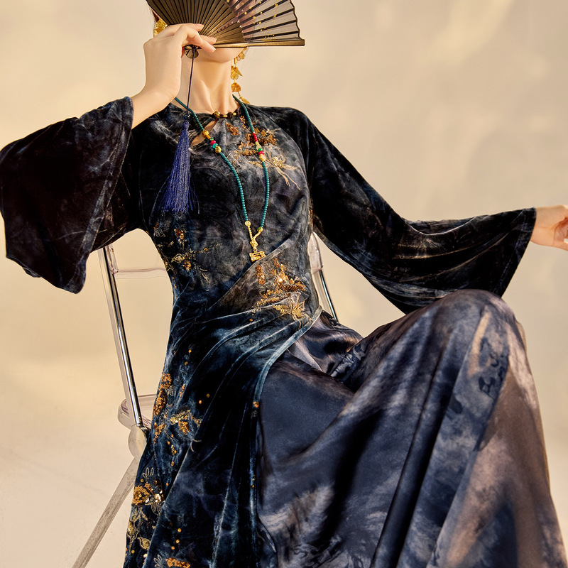 Autumn 2026 New Style Long-Sleeved Very Beautiful Chinese-Style Cheongsam Long Dress for Women New Chinese-Style Velvet Dress N9095