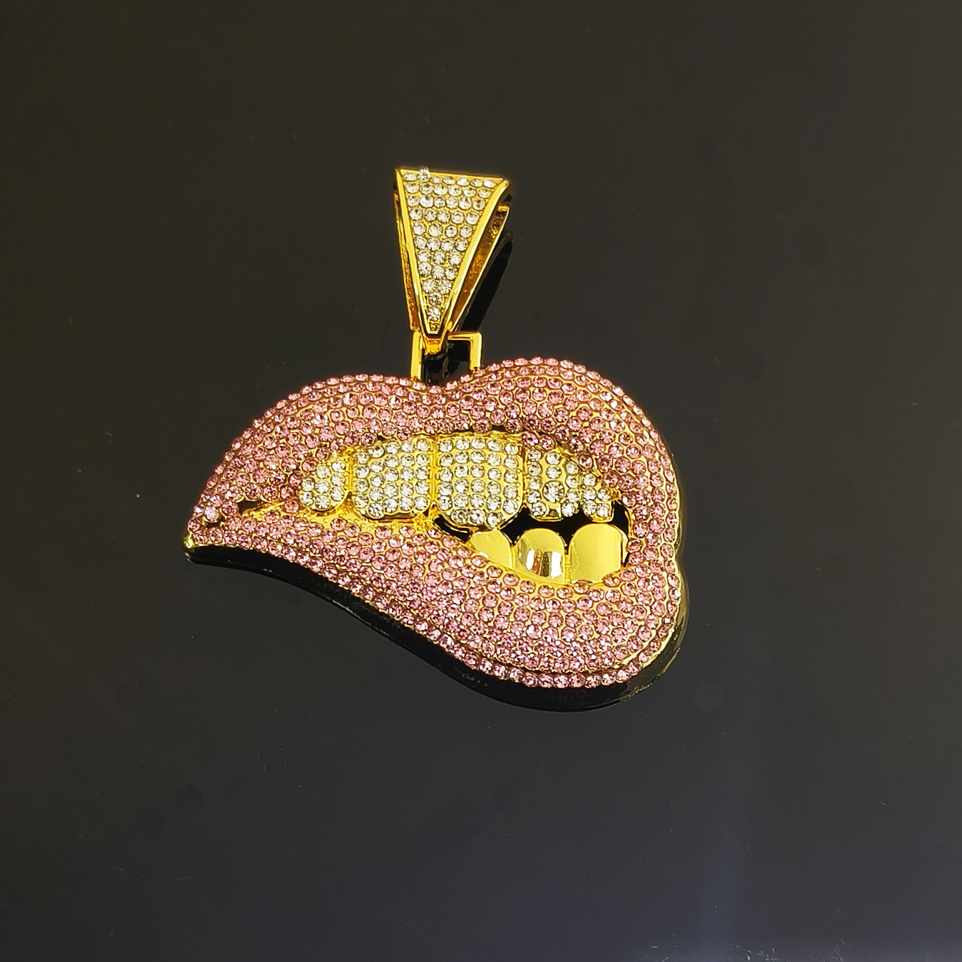 Personalidad hip hop diamantes de color sexy mordida labios moda creativa colgante hip hop cubano accesorios de cadena collar para hombres