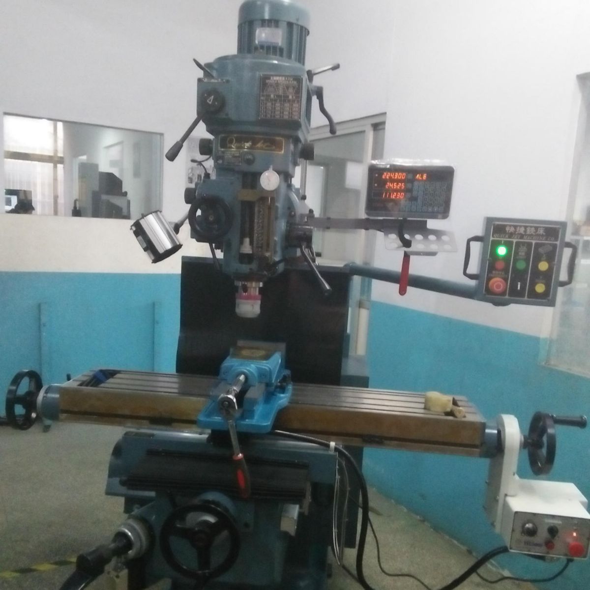 青岛厂家 台湾原装进口型炮塔铣床 现货供应