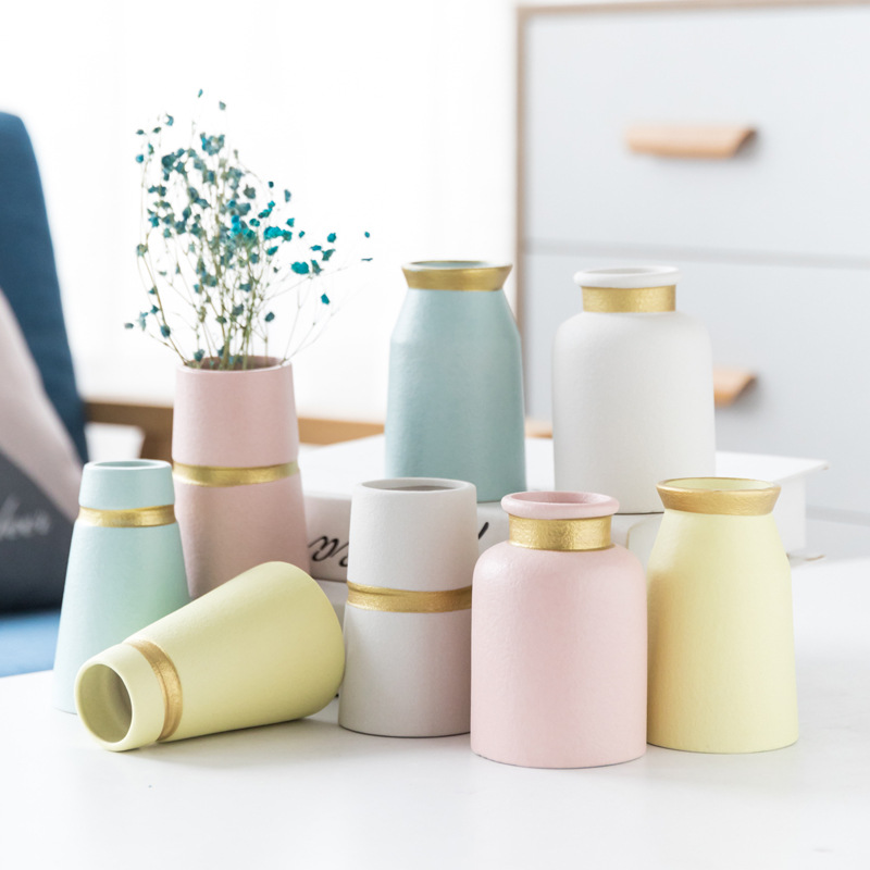 Matte gold ceramic craft vase, rustic pottery, minimalist creative home decor, European retro, fresh white, yellow, and blue
