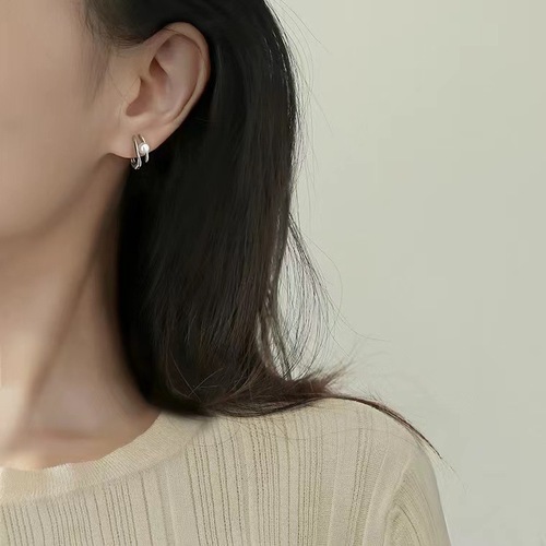 925 Pure Silver Light Luxury Pearl Stud Earrings for Women - Korean High-End Design, Cool and Stylish, Unique and Exquisite Fashion Earrings