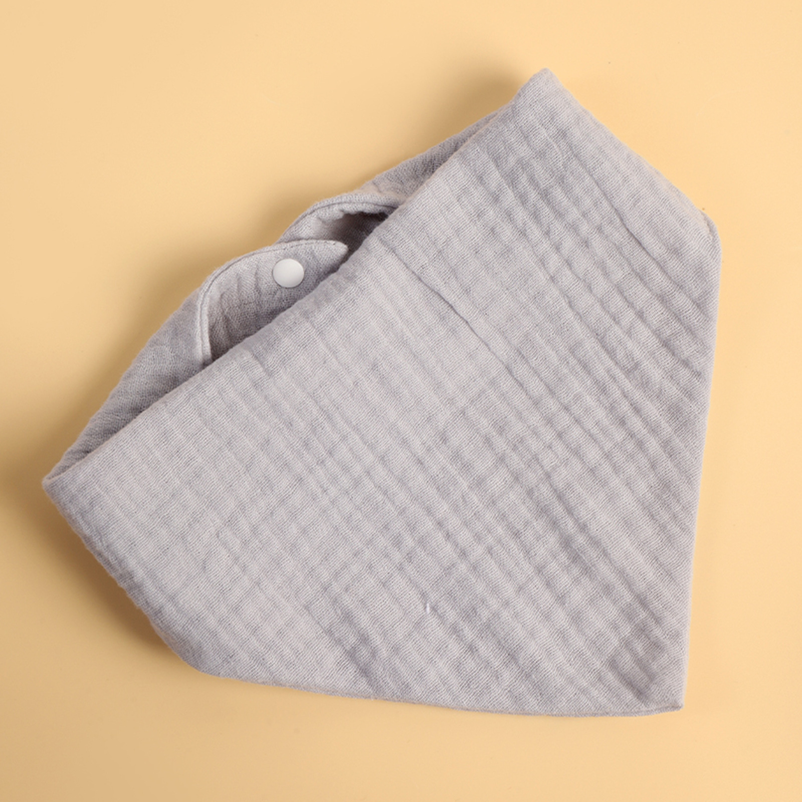 Cuatro capas de gaza de algodón para bebés absorción de agua triángulo buñuelo de saliva positivo y negativo para contraste de color delantal de bebé transfronterizo