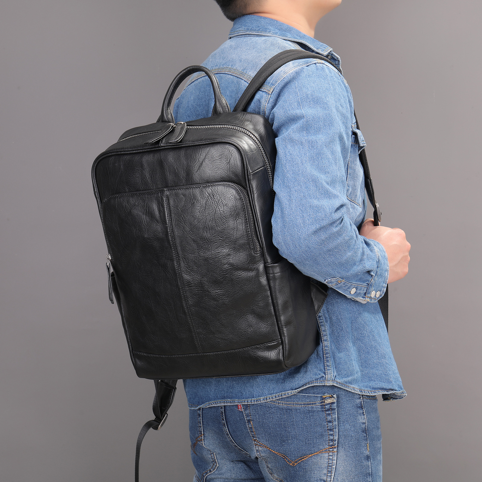 新型男性本革リュックサックシンプル軽便旅行カバンビジネスカジュアル大容量パソコンカバン牛革カバンブーム