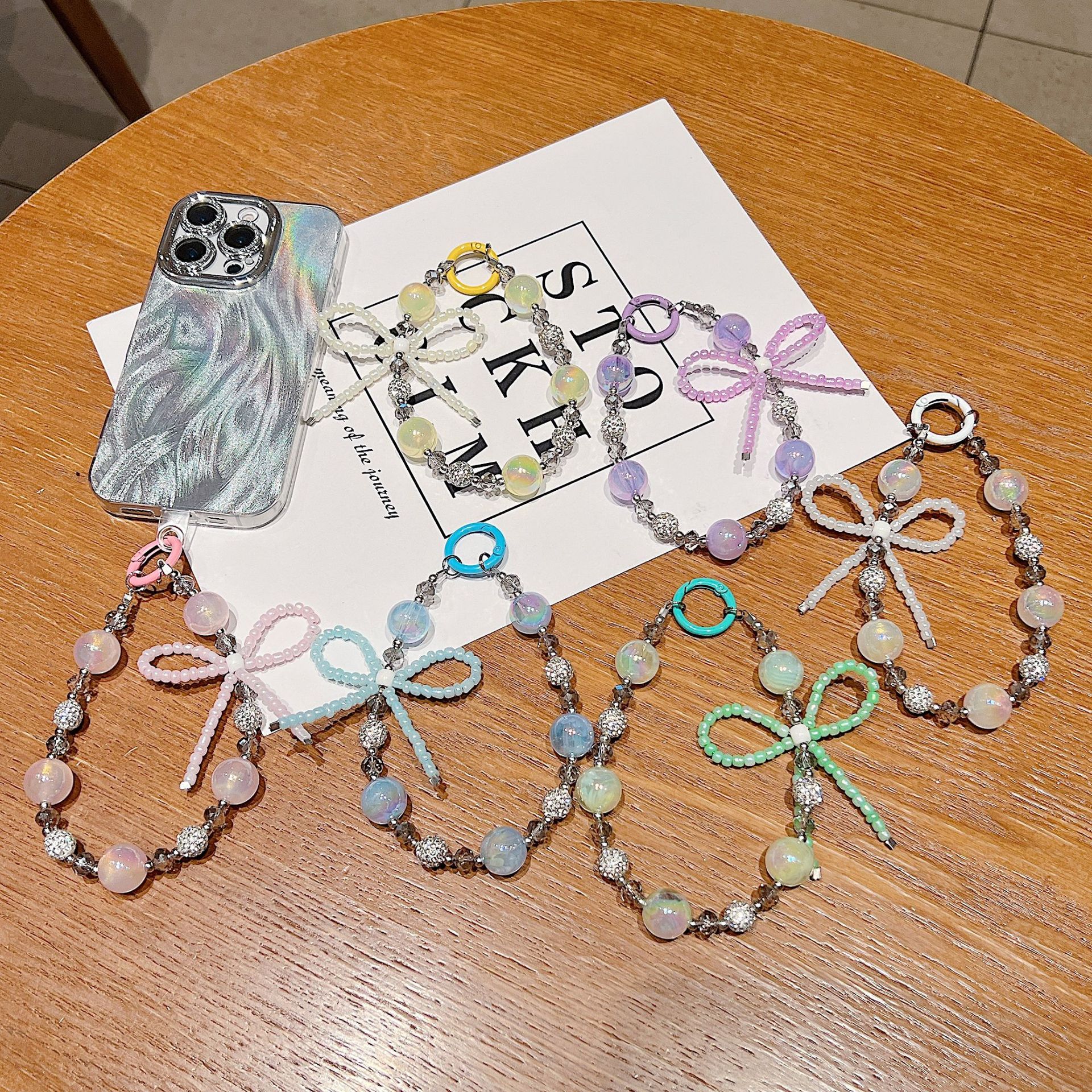 Verano creativo diamantes de imitación cristal con cuentas bowknot funda para teléfono móvil cordón cadena corta moda todo fósforo bolso colgante