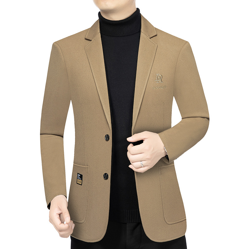 Kişi kostyum pencəyi, orta yaşlı, biznes-casual üslubda