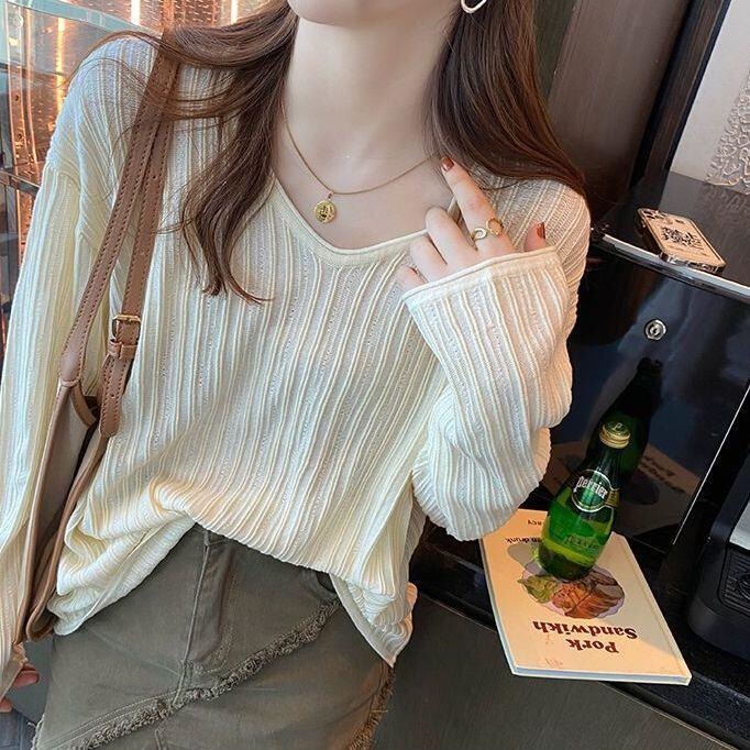 Korean-style soft knit sweater for women, 2026 loose-fitting base layer, thin top for early autumn, casual and relaxed Korean-style soft knit sweater for women, 2026 loose-fitting base layer, thin top for early autumn, casual and relaxed