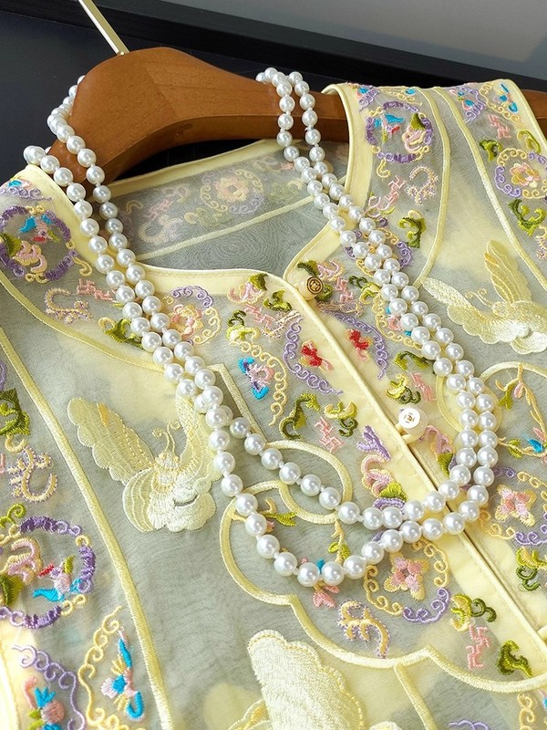 黄色复古盘扣仿欧根纱刺绣马甲背心女设计感改良圆领仿桑蚕丝上衣|undefined