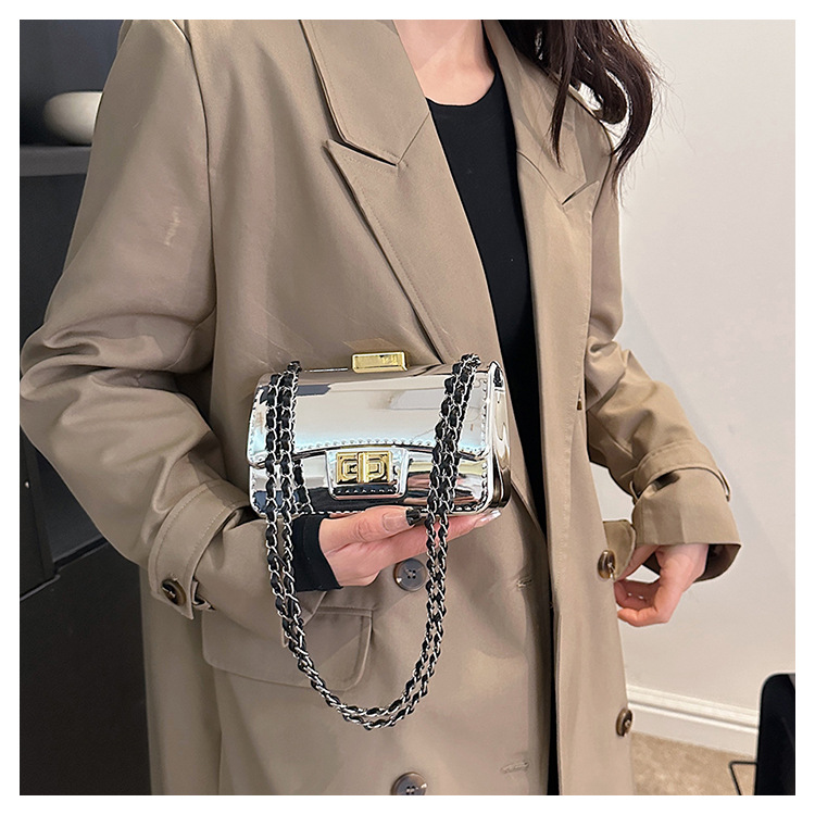 Ženska torba za rame, mala četvrtasta torba s lancem_voghion.com