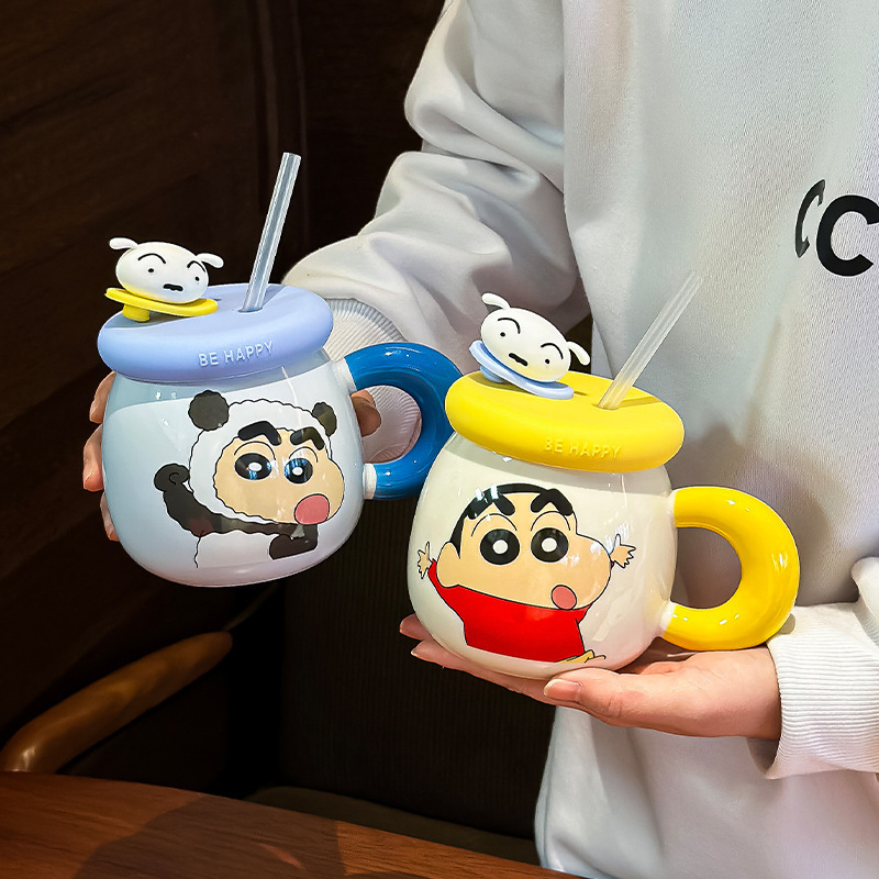 Taza Crayon Shin-chan Regalo de cumpleaños Desayuno Taza de pareja de leche para niñas Taza de cerámica práctica con tapa Regalo de mano