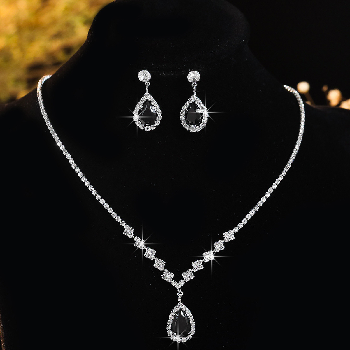 vendita calda squisita collana con catena a griffe orecchini set due pezzi collana a goccia catena a clavicola accessori da sera per le donne_voghion.com