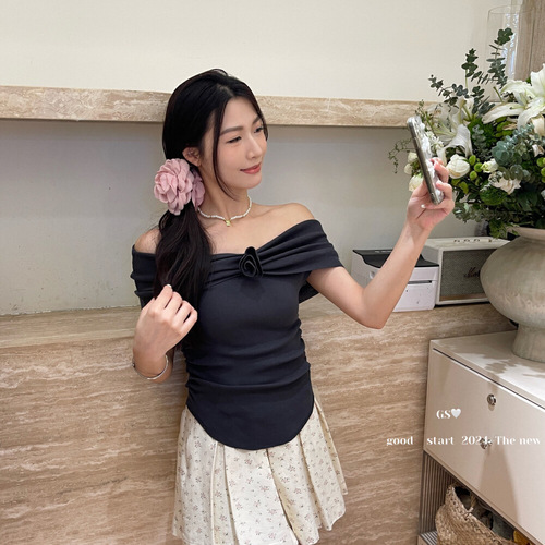 French 3D flower design unique and exquisite one-shoulder top for women in summer slimming knit shirt 