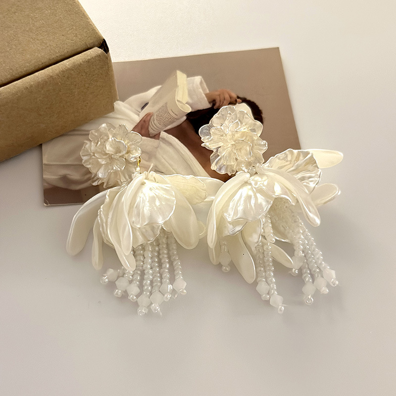 Wholesale Jewelry Ig Style Sweet U Shape Flower Alloy Beaded Plating Drop Earrings display picture 6