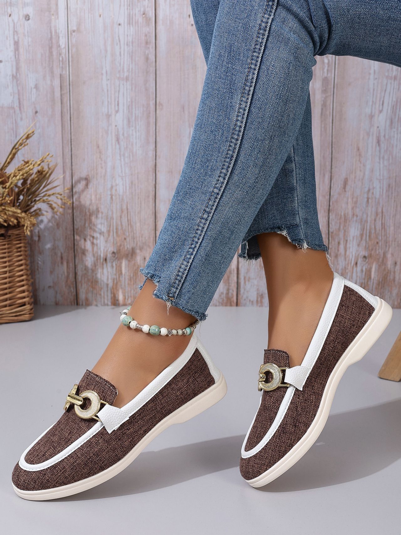 Chaussures pour femmes 2024 chaussures simples de grande taille pour femmes nouveau style bouche peu profonde chaîne à enfiler chaussures plates décontractées d'extérieur pour femmes_voghion.com