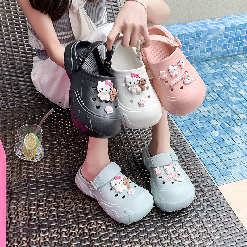 Zapatos con agujeros ropa exterior de mujer primavera y verano 2025 nuevo estilo todo en uno aumento playa antideslizante Baotou lindo media pantufla mujer