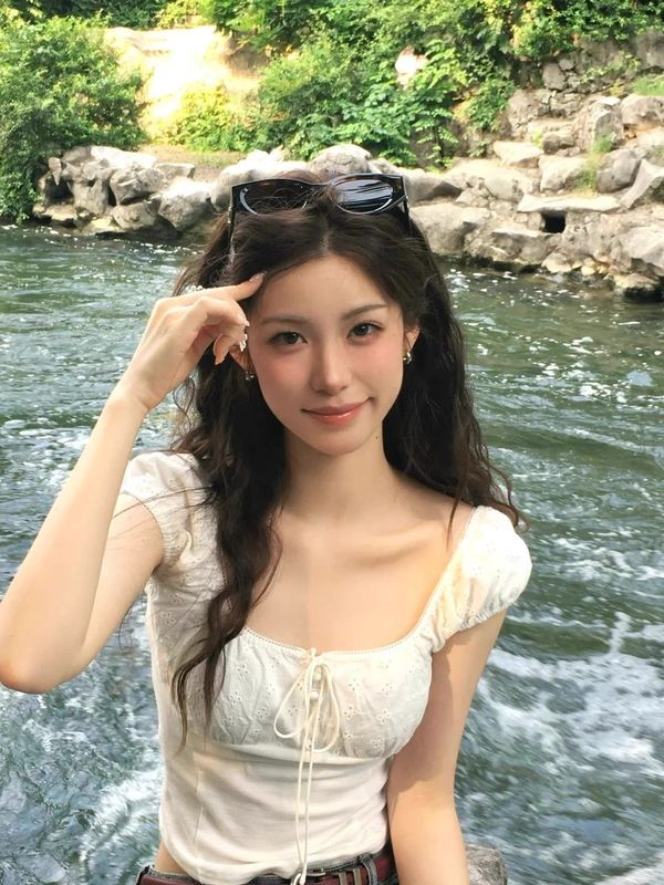 美式辣妹泡泡袖夏季新款设计感小众辣妹t恤修身百搭短袖方领上衣|undefined