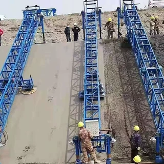 自走式河道整平成型机 大型河渠混凝土摊铺机 堤坝水渠边坡衬砌机