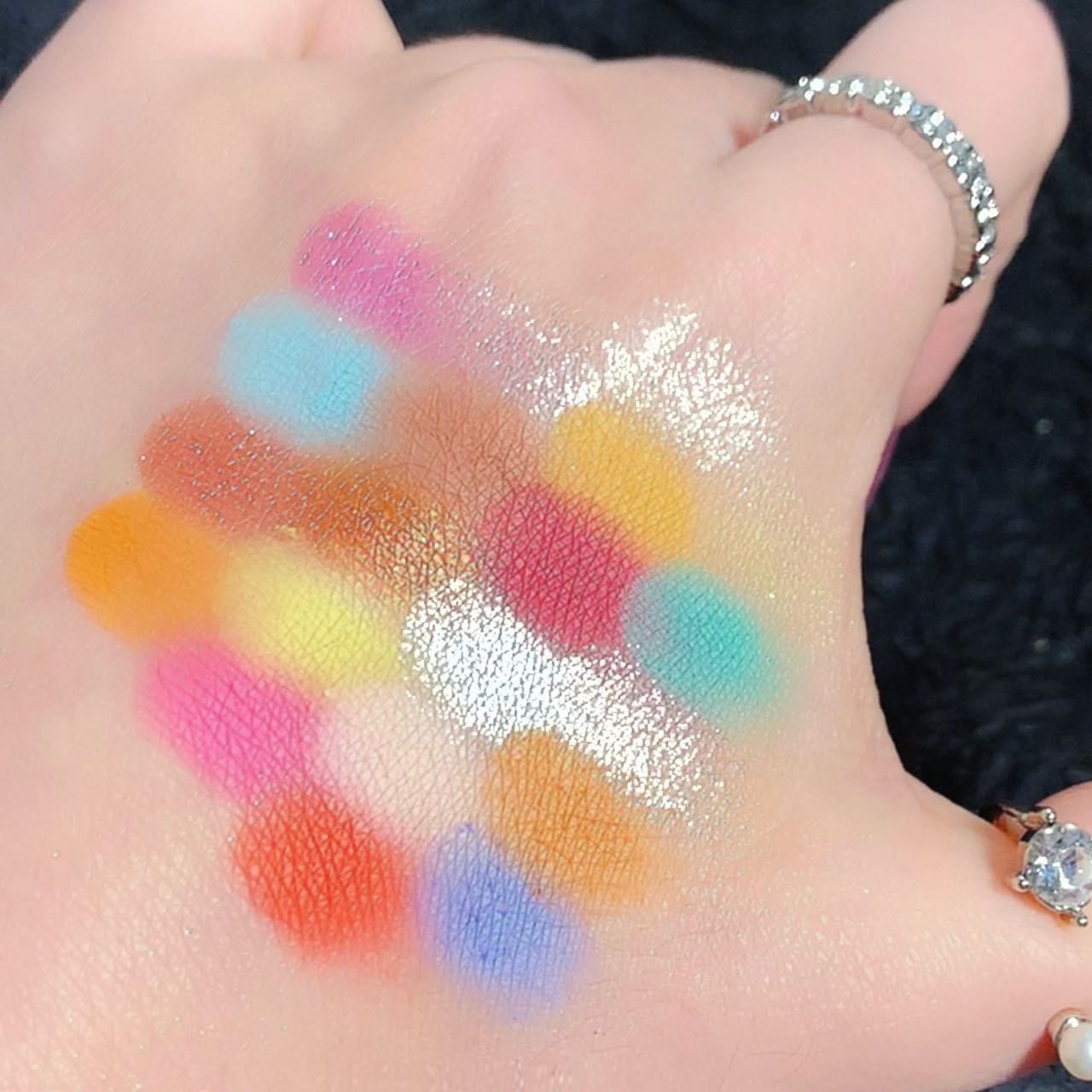Miss Lara 20-color eyeshadow palette: Dazzling Avocado Glitter, Pearlescent, Matte, student stage Eyeshadow makeup undefined