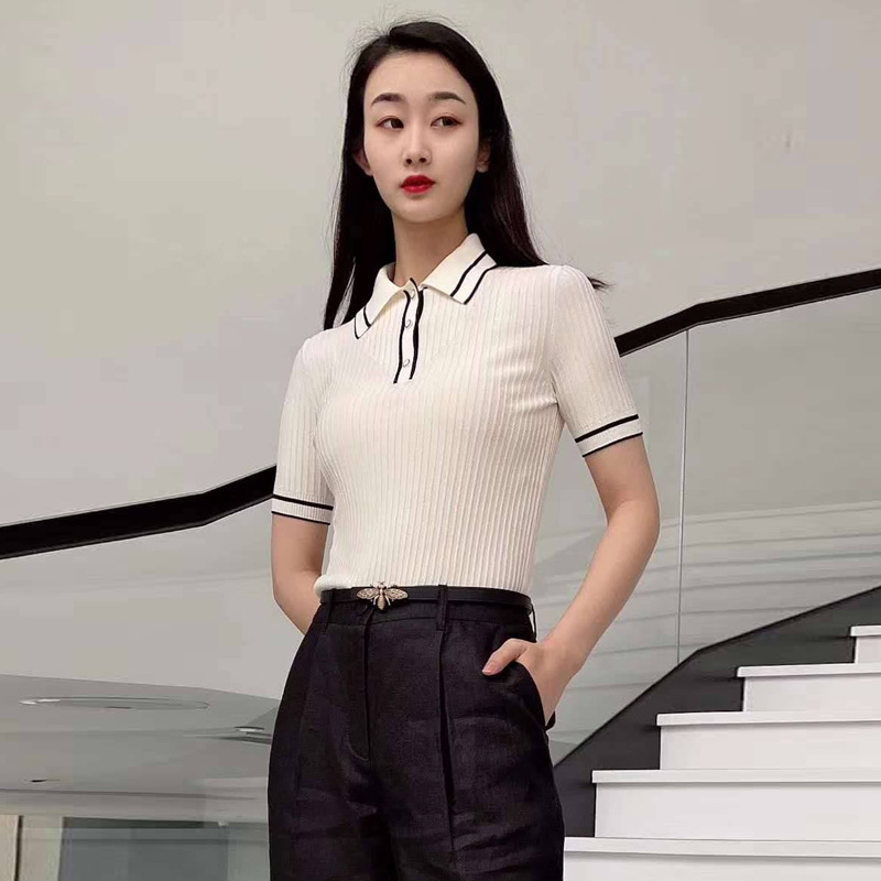 Áo thun nữ cổ polo tay ngắn phối màu chất liệu lụa đá ôm dáng — Màu đen