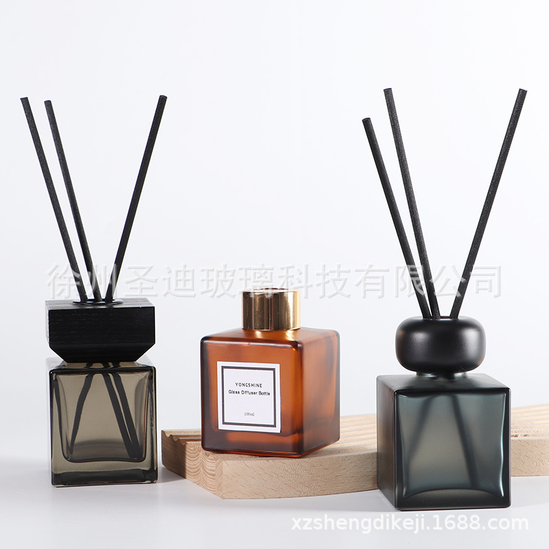 100毫升正方形木盖高档螺口香薰瓶室内装饰扩香瓶玻璃瓶