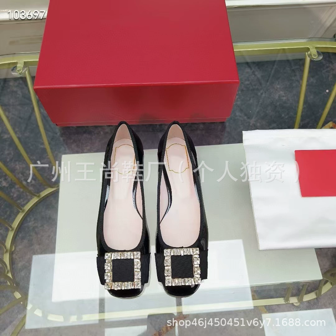 Французская стразы квадратная пряжка плоская обувь одиночная обувь женская весна 2024 новая поездка на жопу модная балетная обувь свадебная обувь женская