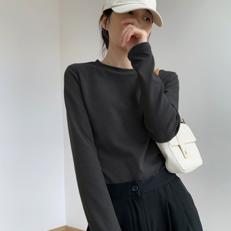 짙은 회색