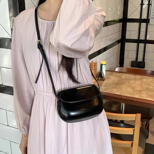 2024 new Korean version retro ins red saddle bag mini crossbody bag for women versatile simple mobile phone bag